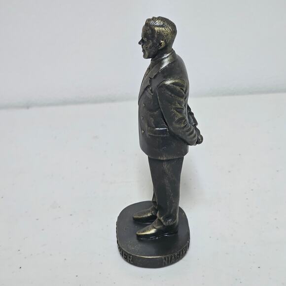 TAPS Gallagher Niagra University 1946-1968 Bobble Dobbies Figurine - Picture 3 of 8